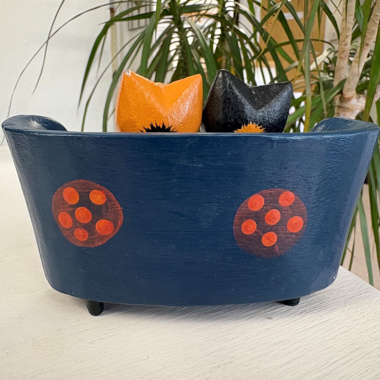 Back of Wooden Cats on a Sofa Ornament