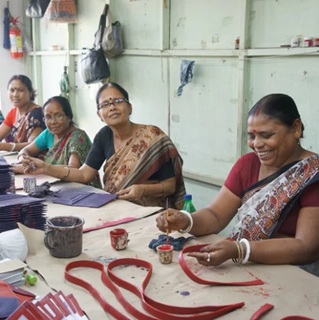 Women working at Madhya Kalikata Shilpangan
